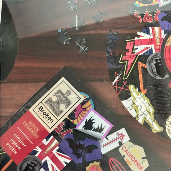 Broken Records Rock Legends Circular Jigsaw Puzzle New color Multi 200 Pieces - Picture 7 of 9